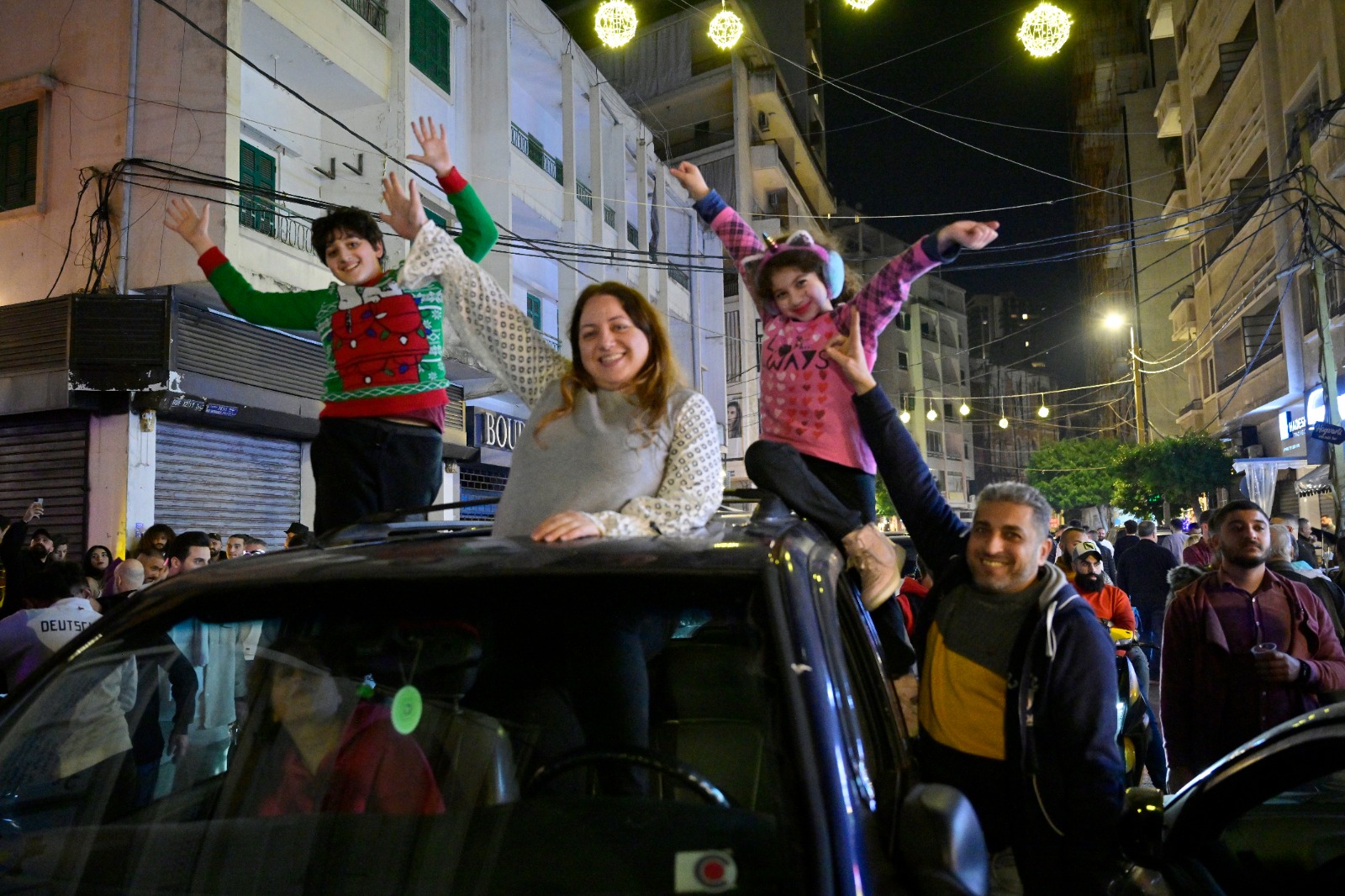 ليلة رأس السنة في مار مخايل والجميزة أجواء صاخبة وأمل بعام أفضل